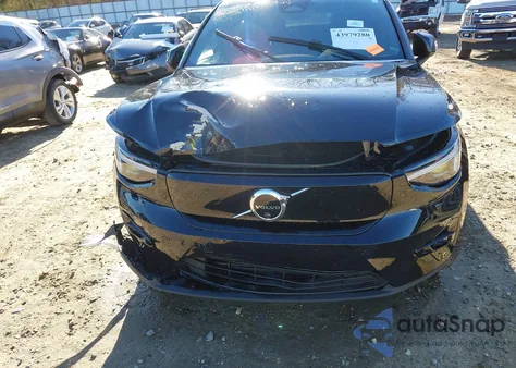 2023 Volvo C40 Recharge Pure Electric Twin Ultimate z USA, uszkodzony, nr VIN YV4ED3GM3P2063352